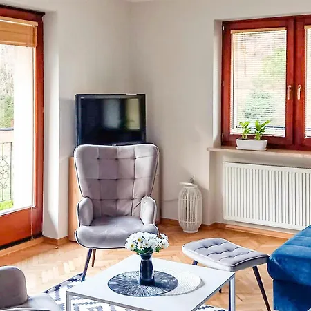 1 Bedroom Stunning In Appartement Porąbka