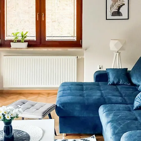 1 Bedroom Stunning In Appartement Porąbka